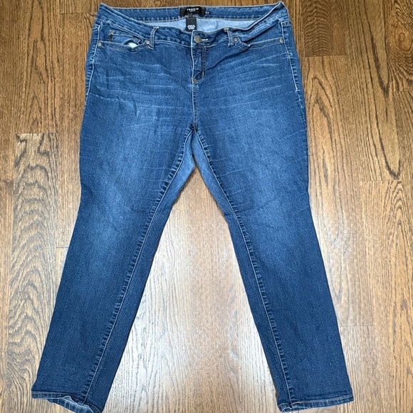 torrid Denim - Torrid Straight Leg Jean Size 18 Short